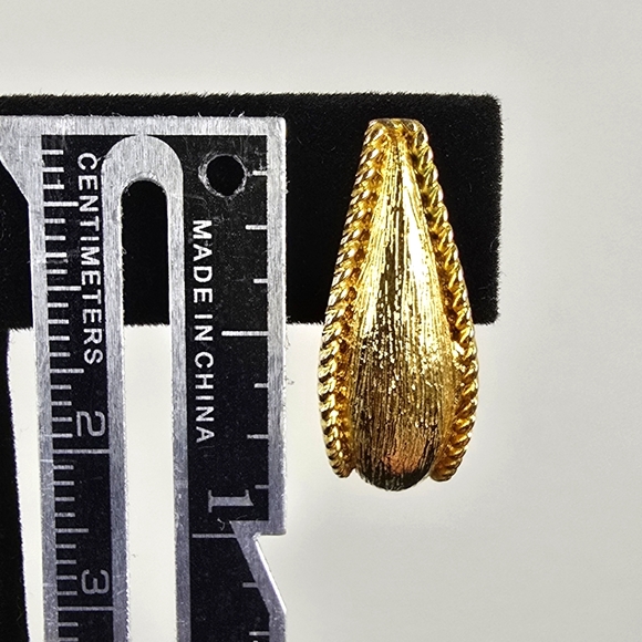 Vintage Monet Gold-Tone Textured Hoop Earrings - Picture 2 of 4